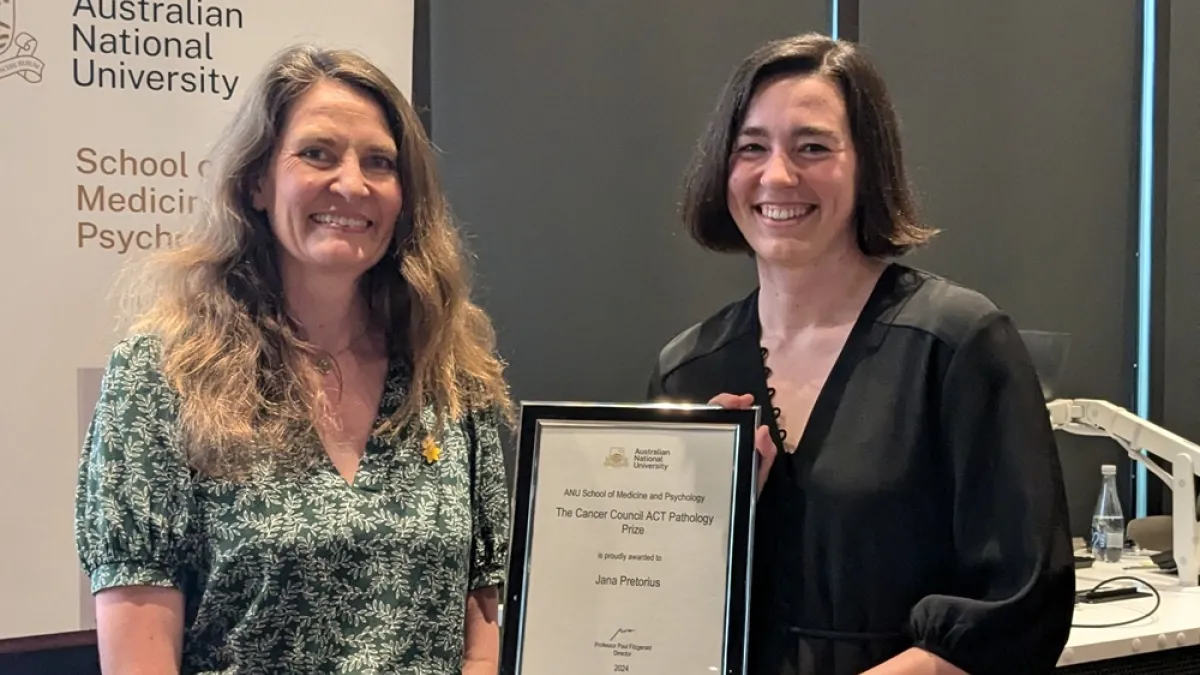 Jana Pretorius receives The Cancer Council ACT Pathology Prize from Verity Hawkins
